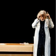 Alessandro Bergonzoni in scena «per scavare in alto»