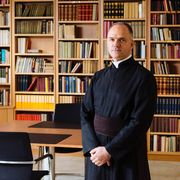 Padre Davide Pagliarani, superiore generale della Società di San Pio X, nella Casa generalizia a Menzingen (Svizzera)
