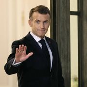 Una base militare dalla Francia e quattro caccia da Londra: i primi sì europei a Washington