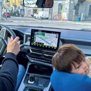 Bimbi in auto, pericolo costante: ecco quanti errori commettiamo