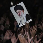 «In Iran non ci sono masse pronte a sostenere chi bombarda. Rischia il Paese, non il regime»