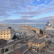 Vista sul molo Clementino, ad Ancona