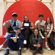 Naima al centro, con la targa del Quirinale in mano, e i suoi amici del Movimento Giovani di Save the children di Genova