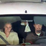 Frame video con i genitori, Catherine Birmingham e Nathan Trevallion,  in auto mentre lasciano la casa famiglia dove la mamma si trovava dal 20 novembre scorso con i suoi bambini / ANSA