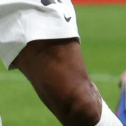 Basta con le violenze sugli arbitri. Ma per favore, salvate il calcio dal Var