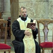 Padre Charbel Khoury, sacerdote maronita che vive e opera a Byblos, nel nord del Libano