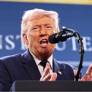 Trump durante la conferenza stampa di ieri