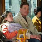 Shannon Gorman and Brendan Fraser nel film “Rental family”