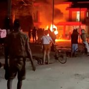 Le proteste l’altra notte a Morón