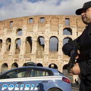 Allarme attentati: caccia a Foxtrot, la gang che arruola minori online