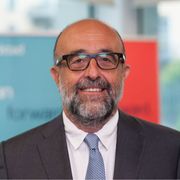 Un lavoratore su tre sceglie la carriera a "portafoglio"