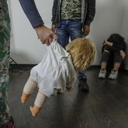 Dietro il caso di pedofilia in famiglia c'è la normalizzazione della pornografia