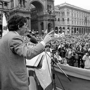 Bossi, il leader dal carisma basato sul corpo che ha rivoluzionato la politica italiana