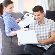 Lo smart working fa nascere più figli dei bonus. Perché impedirlo?