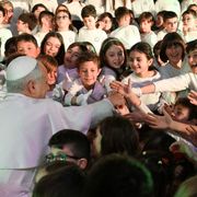 «Cari bambini, donateci il vostro sguardo e restituite ai più grandi la bellezza del mondo»