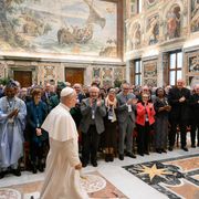Papa ai Focolarini: «Arginare i seminatori di odio che riportano indietro l'umanità»