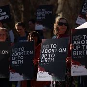 Aborto fino alla nascita, l’Inghilterra si affaccia sul baratro