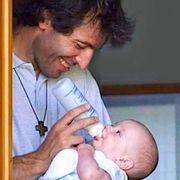 Don Roberto Malgesini con il suo nipotino