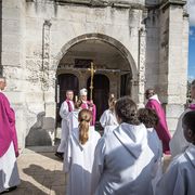 I numeri ora lo confermano: in Francia sempre più persone scelgono la Chiesa cattolica