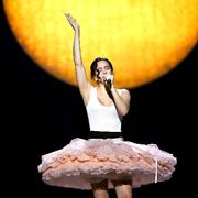 Rosalia sta male e interrompe il concerto a Milano