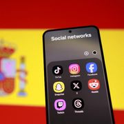 Dipendenza dai social, dopo i tribunali tocca agli adulti