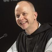 «Dalla Croce la rivolta contro una società che cancella le ferite e le “vite indegne”»