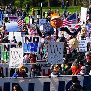 Il movimento "No Kings" lotta contro chi vuole pieni poteri. Negli Usa e non solo