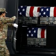 Trump farà la fine di Johnson e George W. Bush? In America torna l'incubo dei soldati uccisi