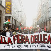 Gli ambientalisti in campo contro la fiera delle armi a Parma