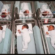 Sempre meno figli e sempre più tardi: i nuovi, drammatici numeri del gelo demografico