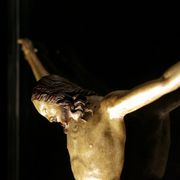 Il crocifisso ligneo attribuito a Michelangelo / Ansa