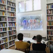 La biblioteca tra i grattacieli che vuole cambiare Milano (partendo da un pallone)