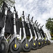 Firenze sta avendo più problemi del previsto a vietare i monopattini elettrici