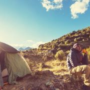Giusto vietare i coltelli, ma la montagna non è la città