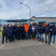Parroci e lavoratori Trasnova di Pomigliano, foto del 5 dicembre 2024