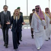 Blitz su energia e armi, Meloni a Gedda. Tensioni sul Patto Ue