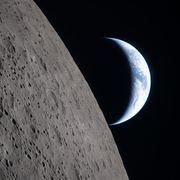 Le immagini scattate da Artemis II della Luna e della Terra
