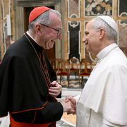 Papa Leone XIV assieme al cardinale Pietro Parolin, segretario di Stato Vaticano
