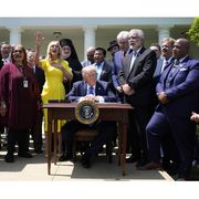 La Bibbia di Trump e l’eclissi culturale dell’Occidente liberale