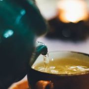 Il vapore del tè alla menta: l’arte di restare e ascoltare