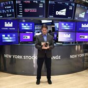 Petrolio in calo dopo la tregua in Iran. Oggi vertice a Bruxelles