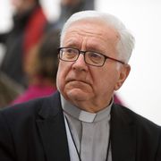 «La Chiesa non può tacere. Chi promuove la guerra va scomunicato»