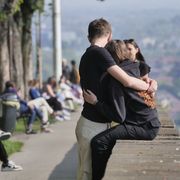 Se i giovani non pensano a relazioni durature, è (anche) una questione di reddito