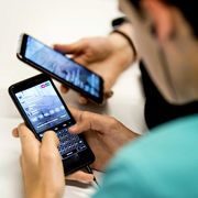 Limiti ai social? Giusto, ma non basta. “Patti digitali” per educare insieme