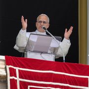Il Papa alla preghiera del Regina Caeli in piazza San Pietro ieri, 12 aprile