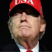 Il presidente degli Stati Uniti alla base militare di Andrews in Maryland, dove è giunto nella notte italiana