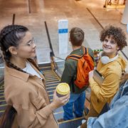 Quando i grandi imitano i giovani,
più che «cool» diventano «cringe»