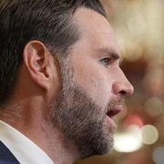 Cosa fa JD Vance? La linea ambigua del vicepresidente (cattolico convertito)