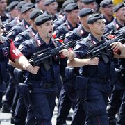 «Il prossimo 2 giugno la sfilata venga aperta da insegnanti, medici, lavoratori e volontari»