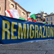 Il bluff della remigrazione. Solo uno slogan, ma pericoloso
